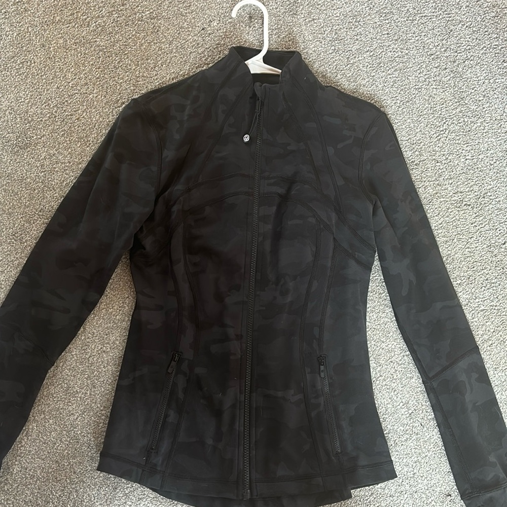 Lululemon define jacket size 8. Worn maybe three times. Perfect condition.